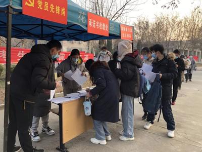 研究生黨員干部先鋒隊(duì) 寒冬送溫暖，服務(wù)考研生